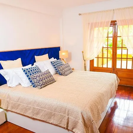 Charming In Village סינטרה