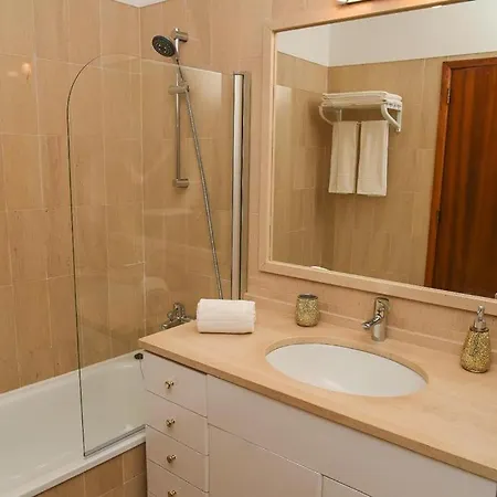 Charming In Village סינטרה