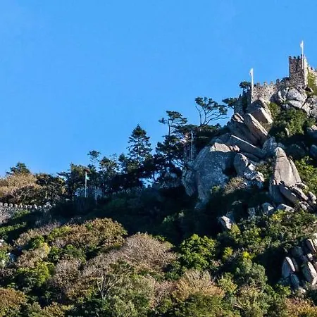 Charming In Village דירה *